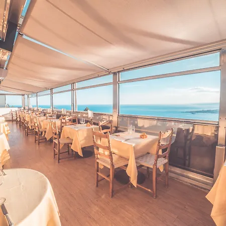 Ξενοδοχείο Paradiso 4*