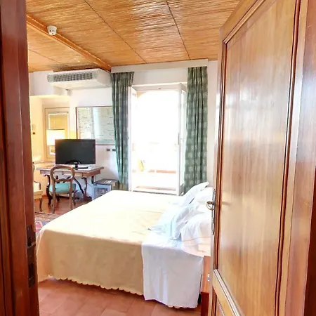 Paradiso Hotel 4*